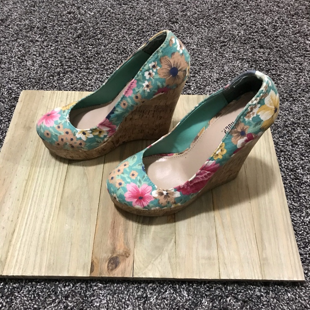 Size 7 floral wedges